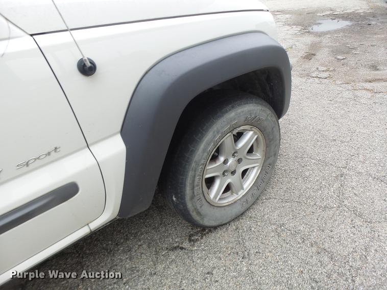 image for item DB1483 2002 Jeep Liberty SUV