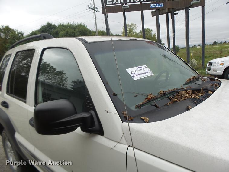 image for item DB1483 2002 Jeep Liberty SUV