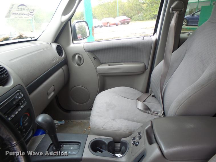 image for item DB1483 2002 Jeep Liberty SUV