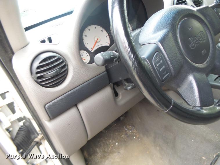 image for item DB1483 2002 Jeep Liberty SUV