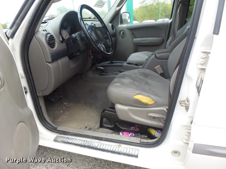 image for item DB1483 2002 Jeep Liberty SUV