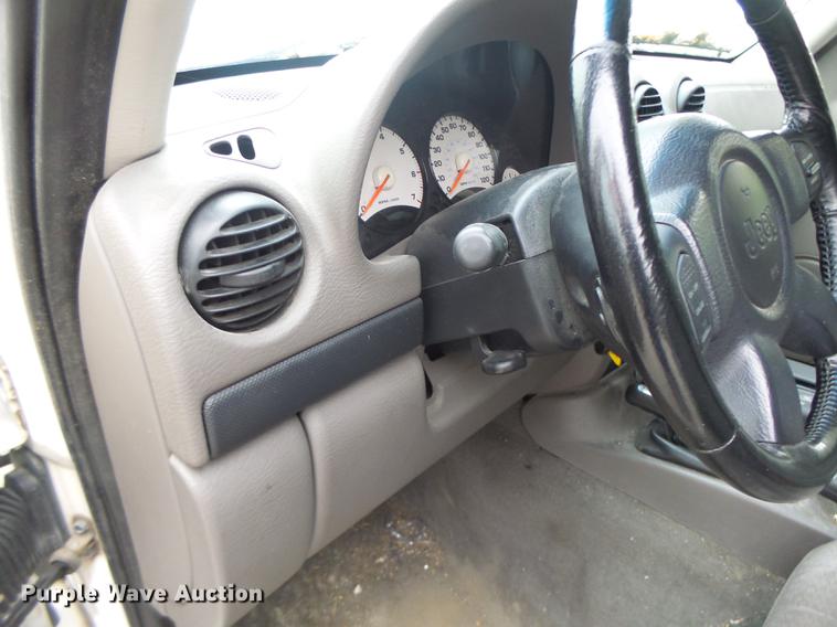 image for item DB1483 2002 Jeep Liberty SUV