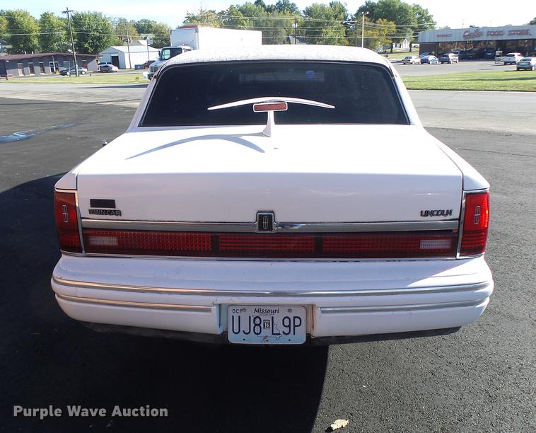 image for item DB1489 1994 Lincoln Town Car limousine