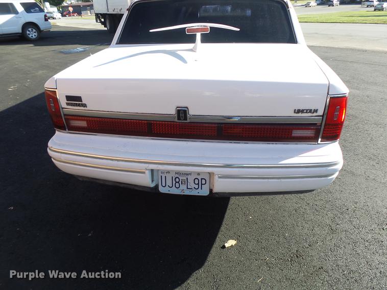 image for item DB1489 1994 Lincoln Town Car limousine