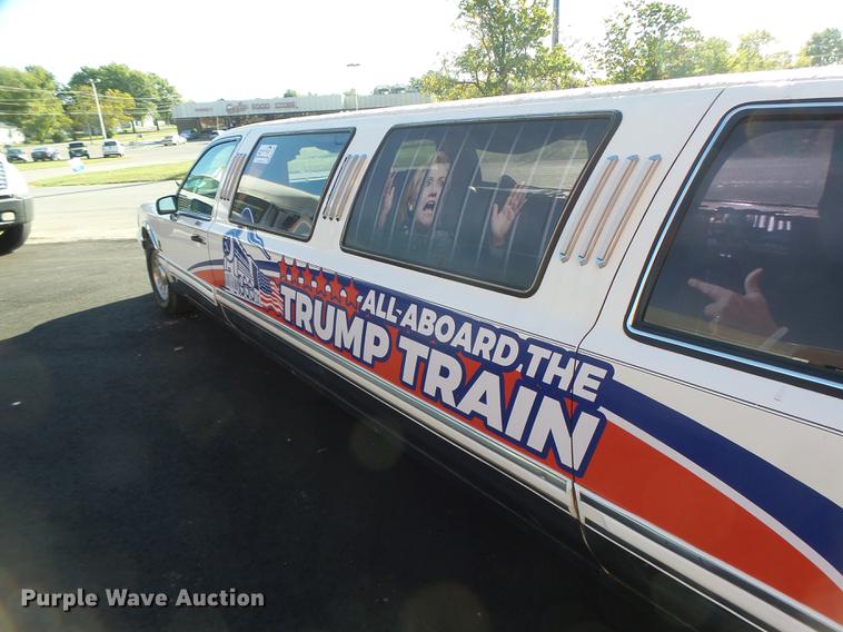 image for item DB1489 1994 Lincoln Town Car limousine