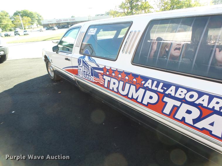 image for item DB1489 1994 Lincoln Town Car limousine