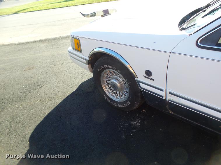 image for item DB1489 1994 Lincoln Town Car limousine