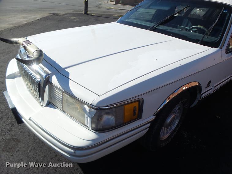 image for item DB1489 1994 Lincoln Town Car limousine
