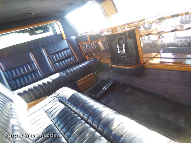 image for item DB1489 1994 Lincoln Town Car limousine