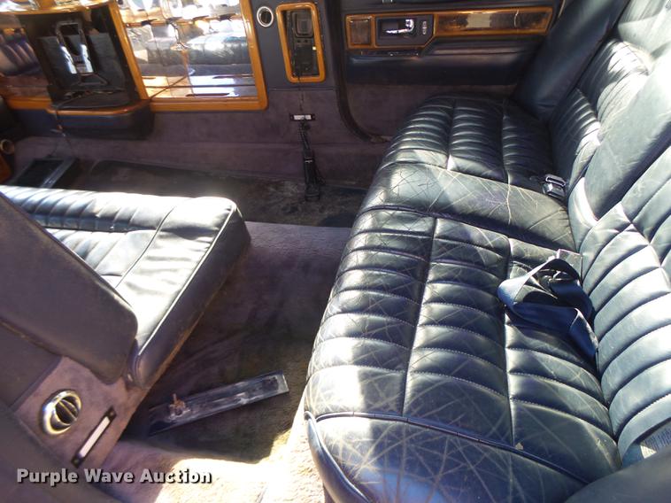 image for item DB1489 1994 Lincoln Town Car limousine