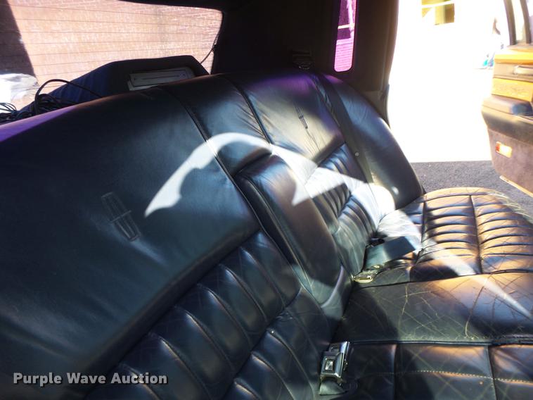 image for item DB1489 1994 Lincoln Town Car limousine