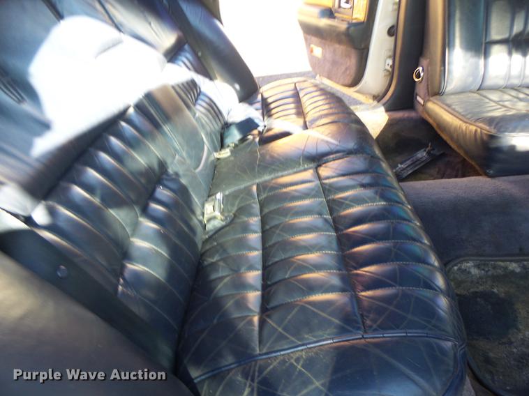 image for item DB1489 1994 Lincoln Town Car limousine