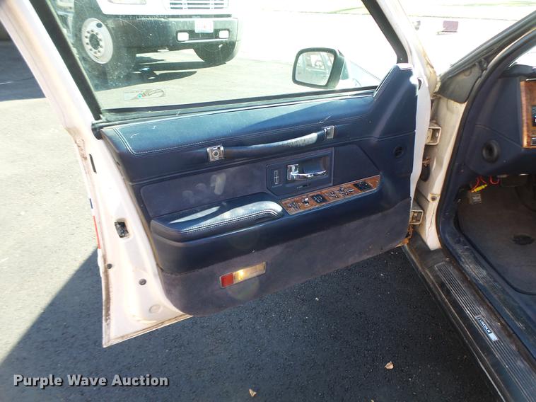 image for item DB1489 1994 Lincoln Town Car limousine