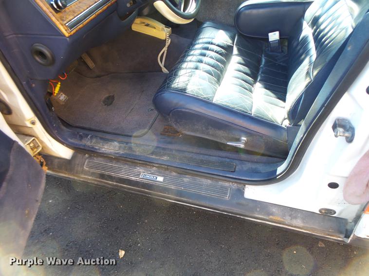 image for item DB1489 1994 Lincoln Town Car limousine