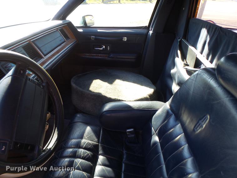 image for item DB1489 1994 Lincoln Town Car limousine