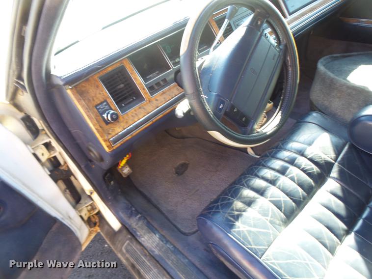 image for item DB1489 1994 Lincoln Town Car limousine