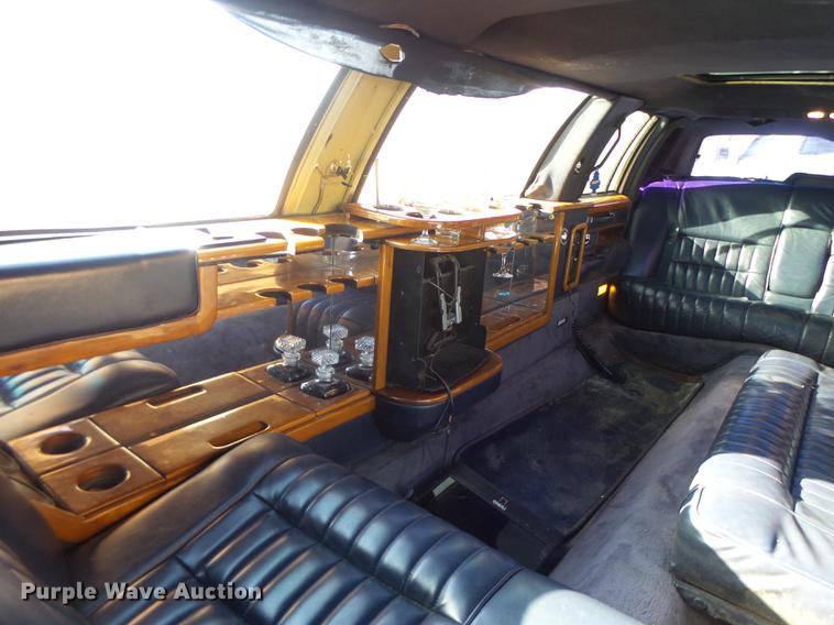 image for item DB1489 1994 Lincoln Town Car limousine