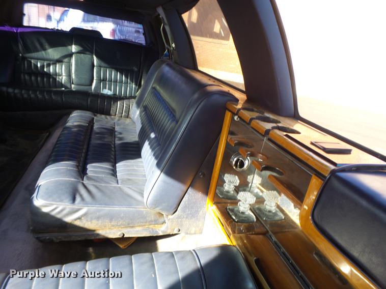 image for item DB1489 1994 Lincoln Town Car limousine