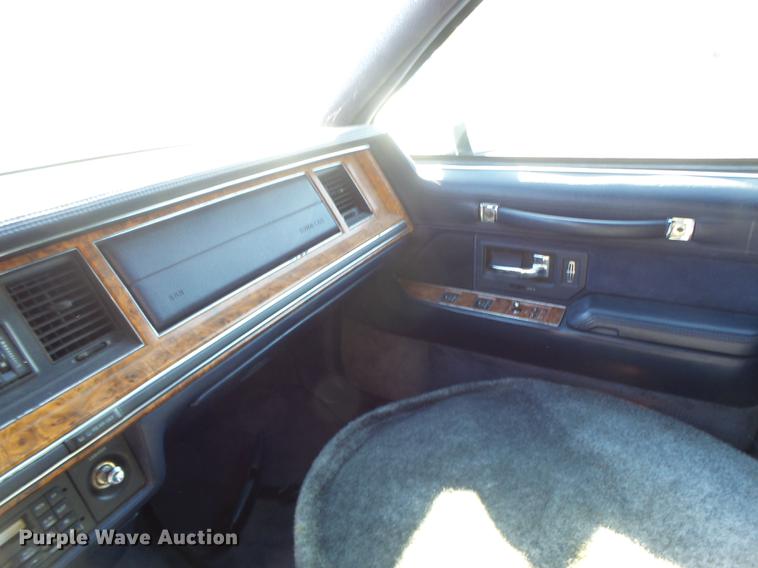 image for item DB1489 1994 Lincoln Town Car limousine