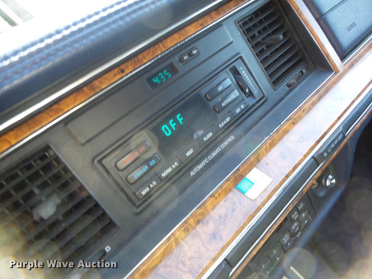 image for item DB1489 1994 Lincoln Town Car limousine