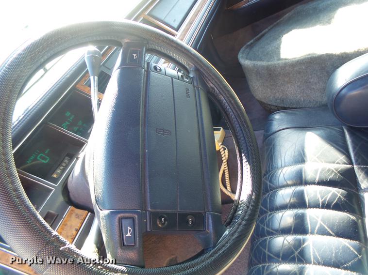 image for item DB1489 1994 Lincoln Town Car limousine