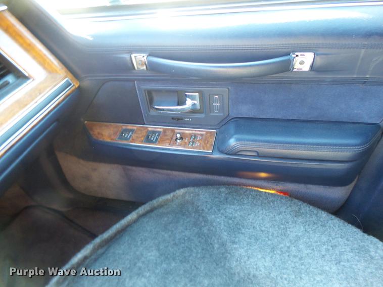 image for item DB1489 1994 Lincoln Town Car limousine