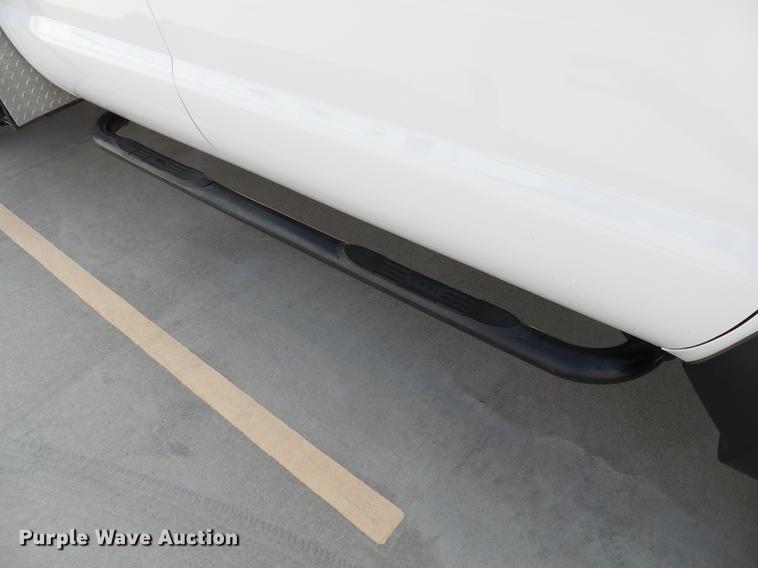 image for item DB4201 2009 Ford F450 Super Duty XLT Crew Cab flatbed truck