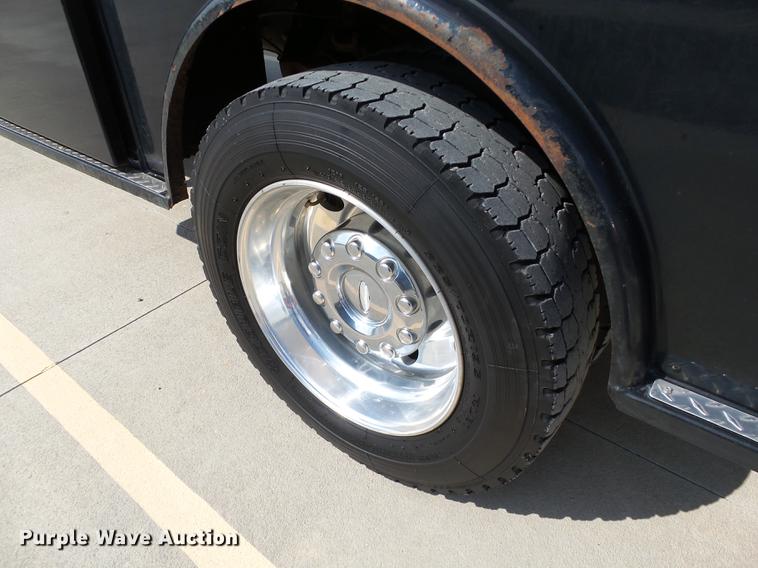 image for item DB4201 2009 Ford F450 Super Duty XLT Crew Cab flatbed truck