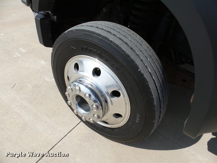 image for item DB4201 2009 Ford F450 Super Duty XLT Crew Cab flatbed truck