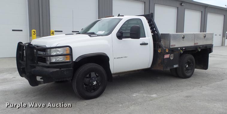 image for item DB6417 2009 Chevrolet Silverado 3500HD flatbed pickup truck