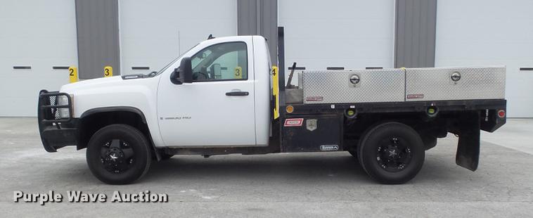 image for item DB6417 2009 Chevrolet Silverado 3500HD flatbed pickup truck