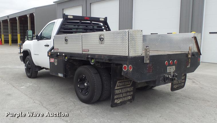 image for item DB6417 2009 Chevrolet Silverado 3500HD flatbed pickup truck