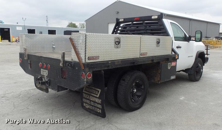 image for item DB6417 2009 Chevrolet Silverado 3500HD flatbed pickup truck