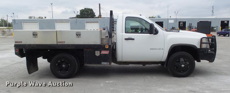 image for item DB6417 2009 Chevrolet Silverado 3500HD flatbed pickup truck