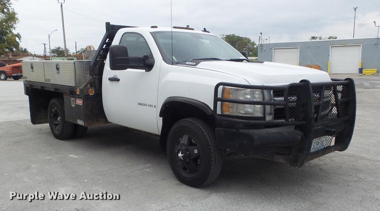 image for item DB6417 2009 Chevrolet Silverado 3500HD flatbed pickup truck