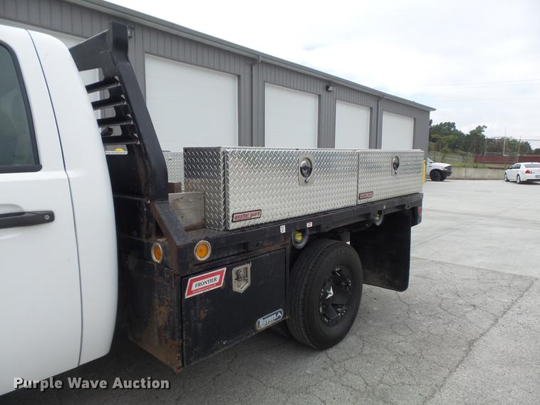image for item DB6417 2009 Chevrolet Silverado 3500HD flatbed pickup truck