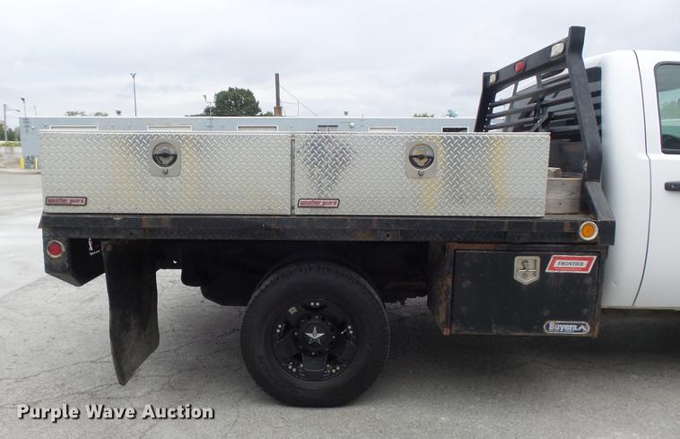image for item DB6417 2009 Chevrolet Silverado 3500HD flatbed pickup truck