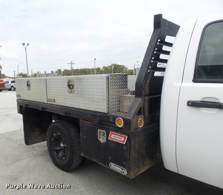image for item DB6417 2009 Chevrolet Silverado 3500HD flatbed pickup truck