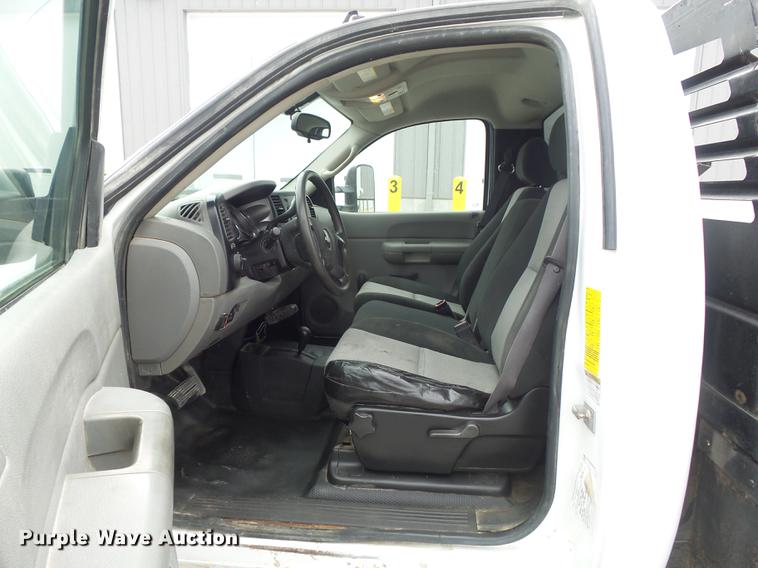 image for item DB6417 2009 Chevrolet Silverado 3500HD flatbed pickup truck