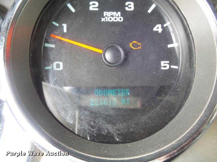 image for item DB6417 2009 Chevrolet Silverado 3500HD flatbed pickup truck