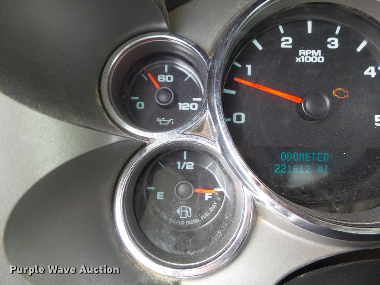 image for item DB6417 2009 Chevrolet Silverado 3500HD flatbed pickup truck