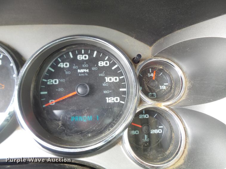 image for item DB6417 2009 Chevrolet Silverado 3500HD flatbed pickup truck