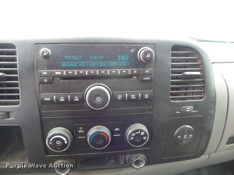 image for item DB6417 2009 Chevrolet Silverado 3500HD flatbed pickup truck