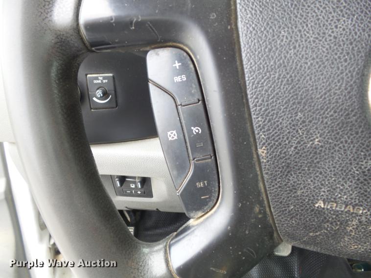 image for item DB6417 2009 Chevrolet Silverado 3500HD flatbed pickup truck