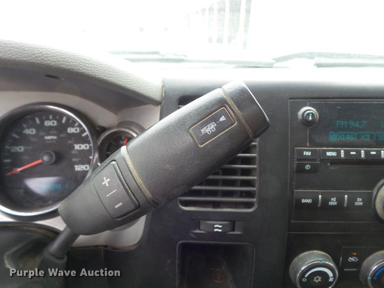 image for item DB6417 2009 Chevrolet Silverado 3500HD flatbed pickup truck