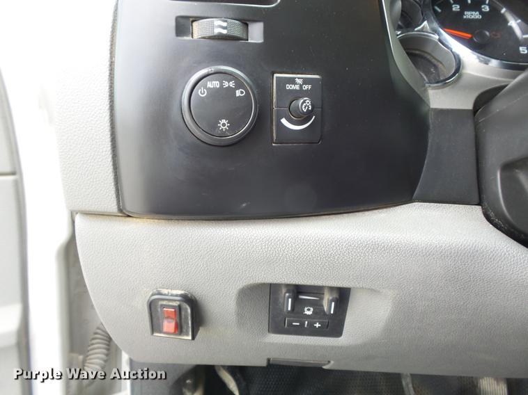 image for item DB6417 2009 Chevrolet Silverado 3500HD flatbed pickup truck