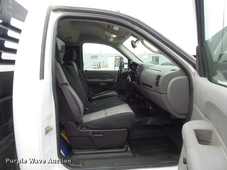 image for item DB6417 2009 Chevrolet Silverado 3500HD flatbed pickup truck