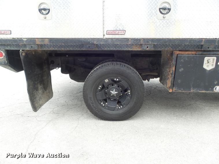 image for item DB6417 2009 Chevrolet Silverado 3500HD flatbed pickup truck