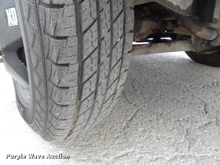 image for item DB6417 2009 Chevrolet Silverado 3500HD flatbed pickup truck