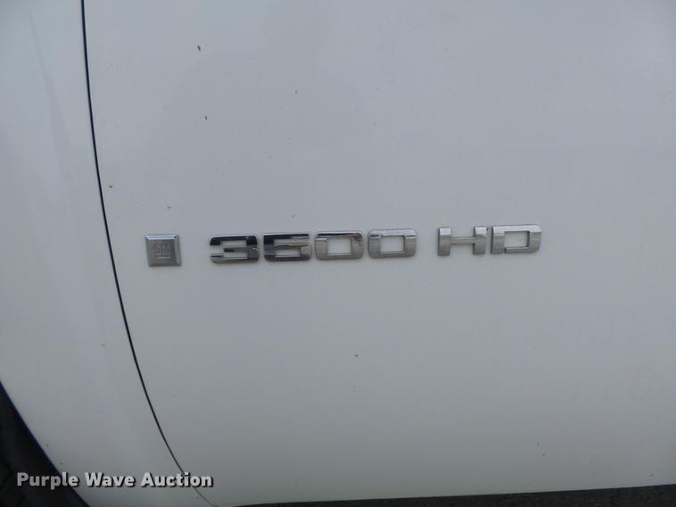 image for item DB6417 2009 Chevrolet Silverado 3500HD flatbed pickup truck